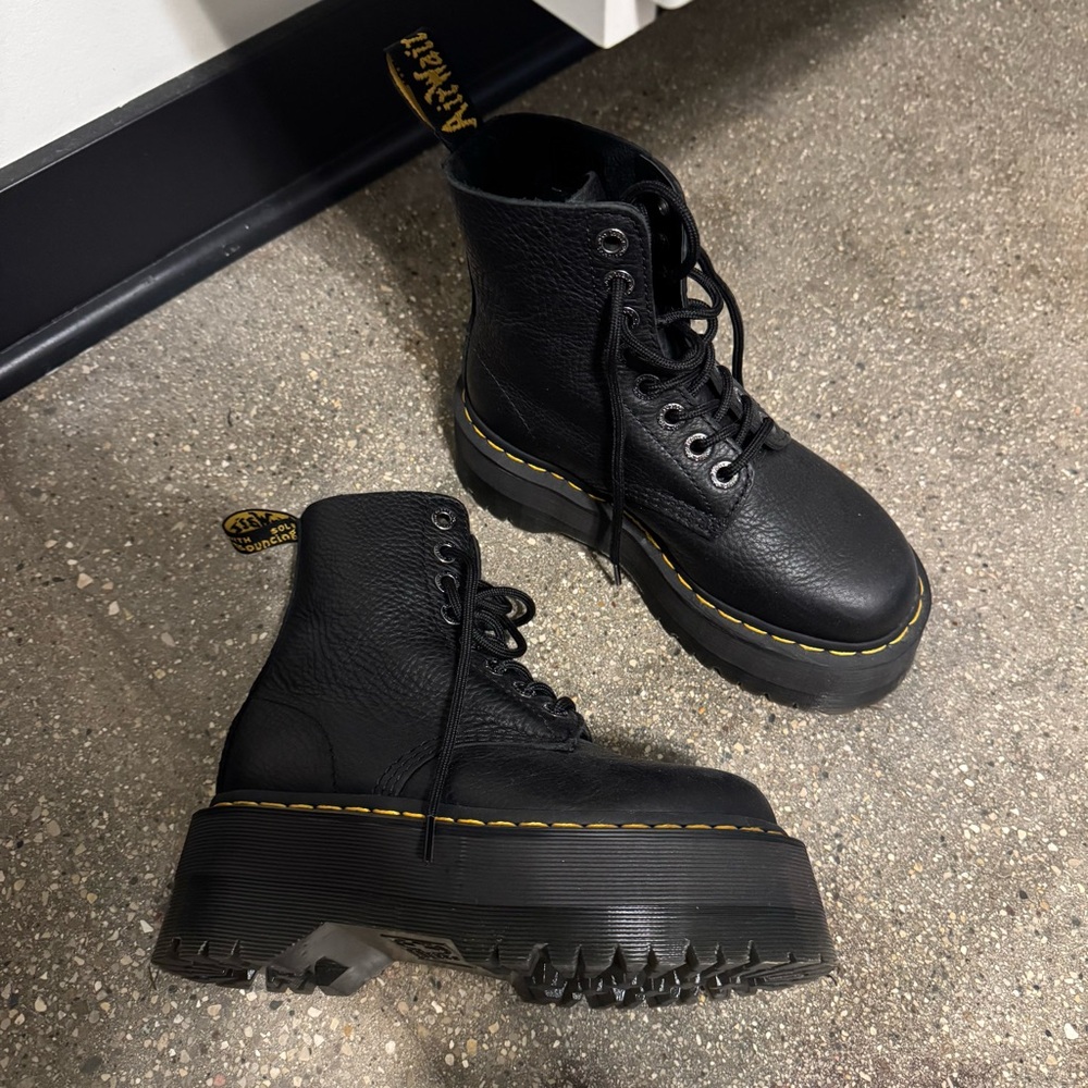 Dr. Martens Black Leather Jadon Max Women's Boots, size 5 - Picture 3 of 5